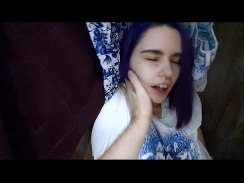 ❤️ Shkafda mening singlimni topib, unga yordam berdi ️❌ Super pornoda bizda ❌️❤